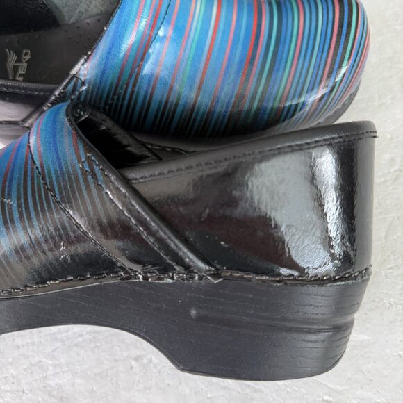 Size 40 - Dansko Patent Clogs Nursing Slip-On Comfort Striped Shoes Medical - Picture 9 of 10